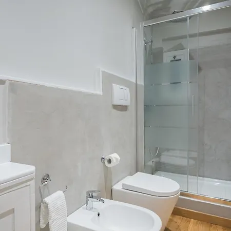 Lupa Luxury דירה